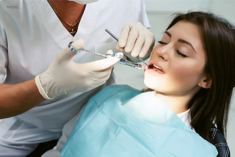 How Do You Choose An Implant Dentist For  Dental Implant Procedure?