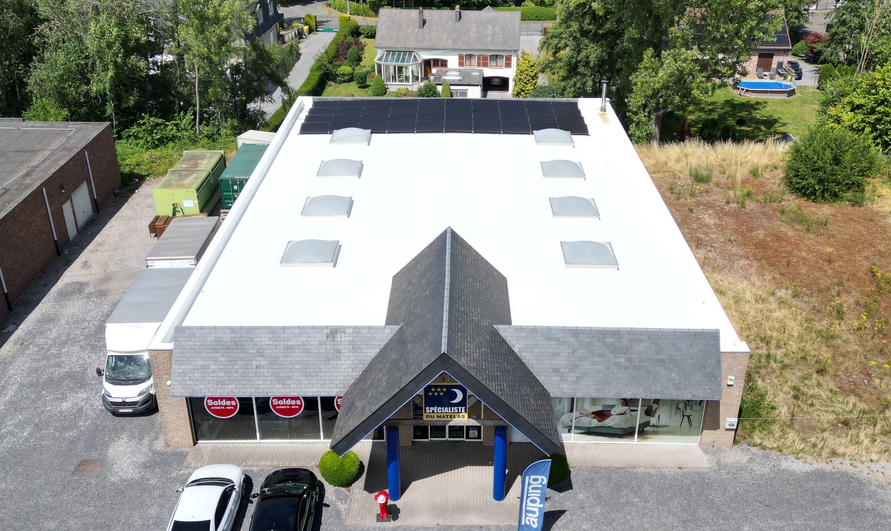 Cool Roofing, het dak in wit verven om geld te besparen