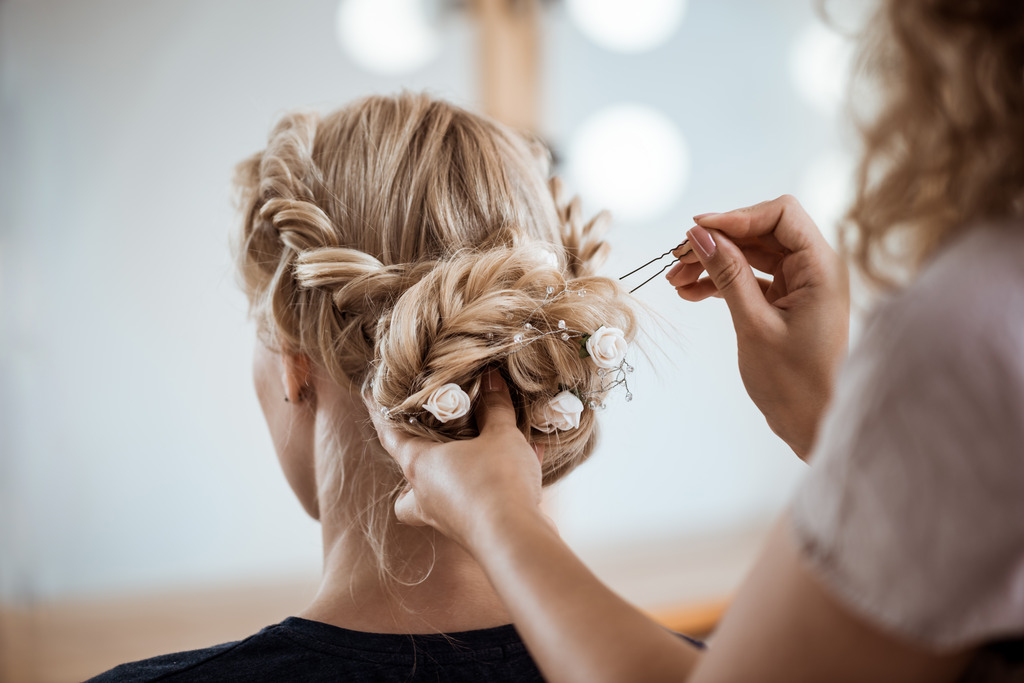 8 Signs It’s Time to Upgrade to a Premier Hair Salon in Burbank
